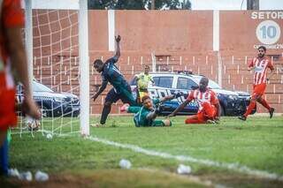 Estadual tem surpresa na lideran&ccedil;a e campe&atilde;o fora da zona de classifica&ccedil;&atilde;o