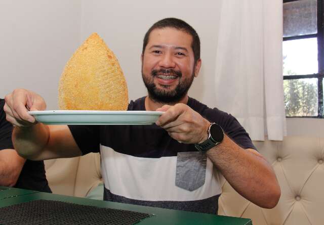 Ele nunca foi &lsquo;p&eacute; quente&rsquo; em sorteios, at&eacute; que a coxinha de 1,5 kg veio