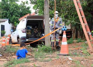 Favela tem energia cortada e comunidade se revolta sem previs&atilde;o da luz voltar