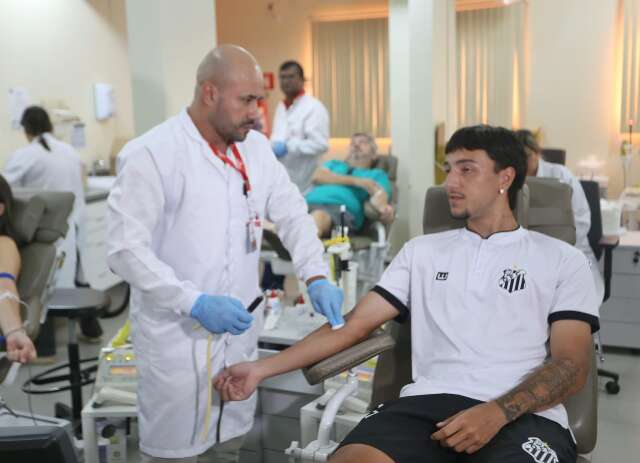 Com estoque em baixa, time do Oper&aacute;rio doa sangue e incentiva torcida