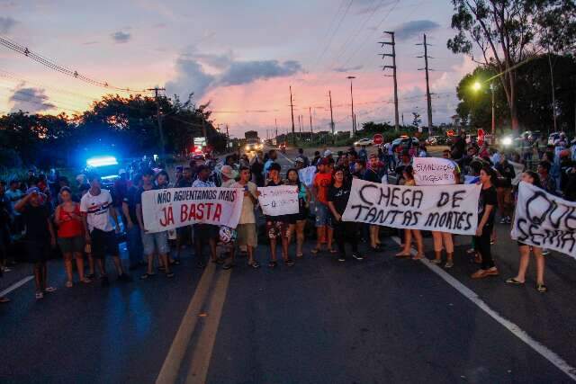 Contra mortes frequentes, manifestantes fecham BR-163 por uma hora e meia