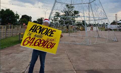 Com &aacute;rvore alugada por 64 mil, ex-prefeito &eacute; investigado por gastos em decora&ccedil;&atilde;o