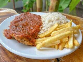 Comida mineira para funcion&aacute;rios fez tanto sucesso que virou restaurante