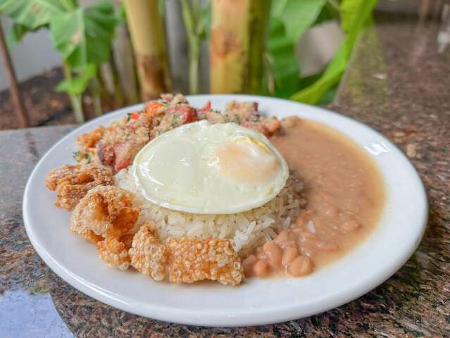 Comida mineira para funcion&aacute;rios fez tanto sucesso que virou restaurante