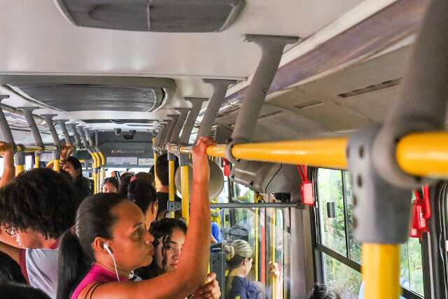 Para 55%, superlota&ccedil;&atilde;o &eacute; maior problema do transporte coletivo