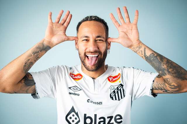 Em noite chuvosa, Santos apresenta Neymar na Vila Belmiro 