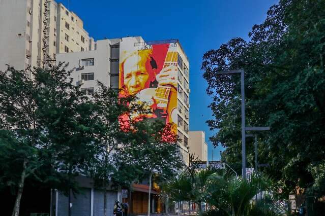 Rua 14 de Julho ganha novo mega mural, agora com Helena Meirelles