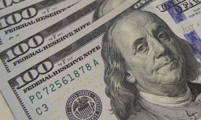 D&oacute;lar fecha a semana com 10&ordf; queda consecutiva, cotado a R$ 5,83