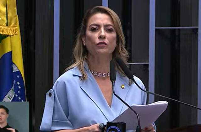 Aos 45 minutos do 2&ordm; tempo, Soraya Thronicke retira candidatura