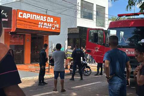 Rapaz invade loja de celulares, atira na ex-companheira e se mata