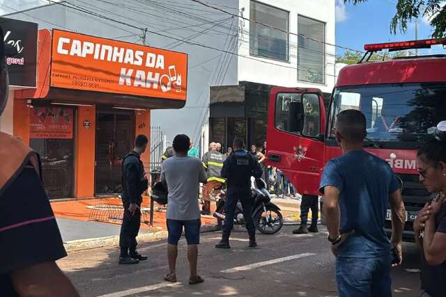 Homem invade e p&otilde;e fogo em loja, atira na ex-mulher e se mata