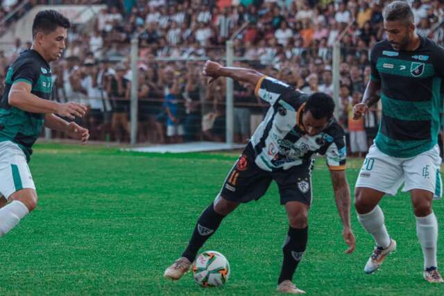 Na volta ao Arthur Marinho, Corumbaense vence Pantanal e assume lideran&ccedil;a