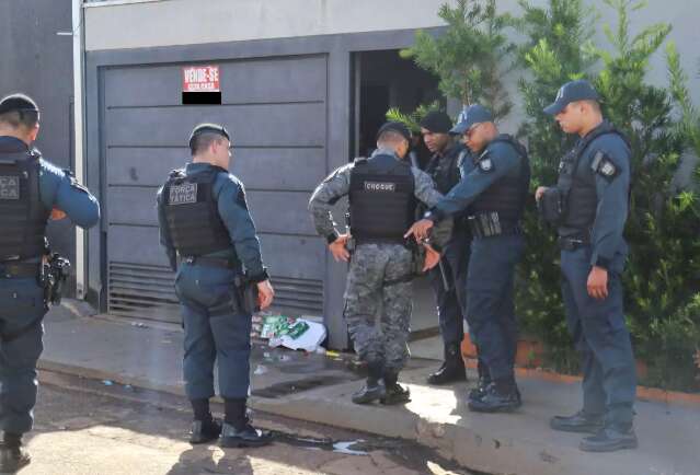 Atirador faz 14 disparos e mata &quot;Dinho&quot;, chefe do narcotr&aacute;fico na Vila Nhanh&aacute;