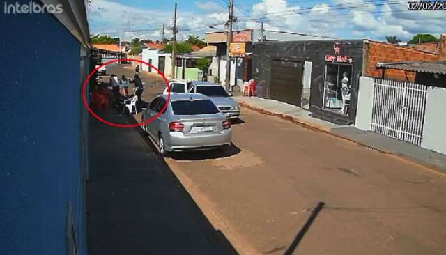 C&acirc;meras mostram chegada de atirador e morte do chefe do tr&aacute;fico na Nhanh&aacute;