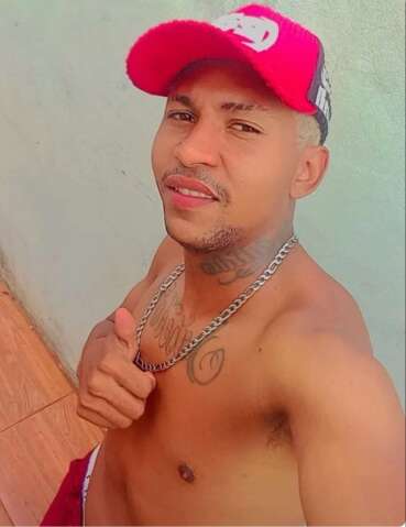 Jovem &eacute; baleado na varanda de casa e morre no hospital 
