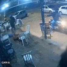 Homem &eacute; executado em tabacaria com 30 tiros de pistola 9 mm 