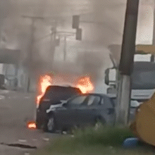 Vereador atropela mulher, foge e tem carro incendiado