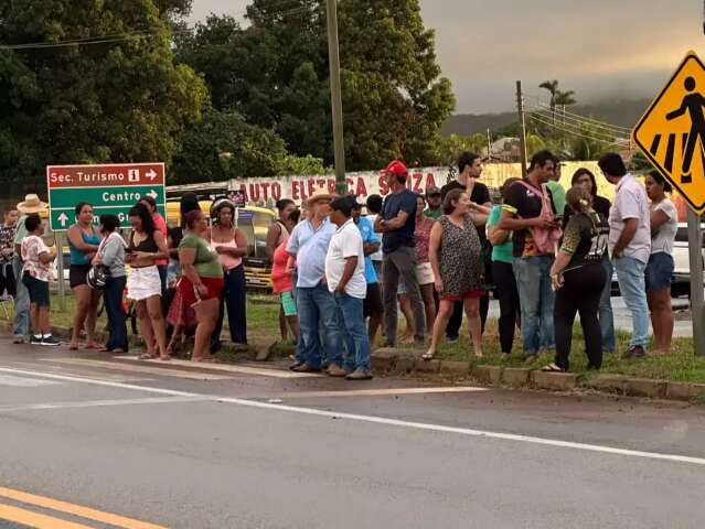 Moradores protestam em trecho da BR-163 onde crian&ccedil;a morreu 