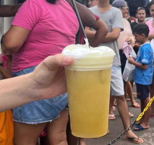 Feiras t&ecirc;m fila de gente &agrave; procura da vers&atilde;o alco&oacute;lica do caldo de cana