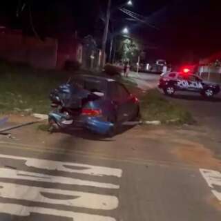 Motorista de camionete embriagado bate em carro e arrasta motos por avenida