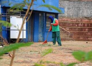 A poucos dias do in&iacute;cio do ano letivo, escolas recebem mutir&atilde;o de limpeza e obra