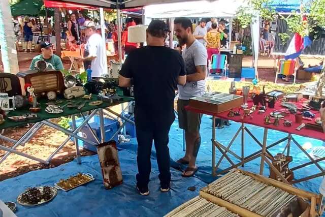 Domingo &eacute; dia de aproveitar feira da Pra&ccedil;a Bol&iacute;via e bloco Forrozeiros