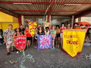 Blocos levam brilho para o Bar do Z&eacute; e lan&ccedil;am o Carnaval de rua