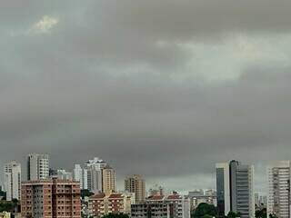 S&aacute;bado ser&aacute; de aumento nas temperaturas e pancadas de chuva no fim do dia