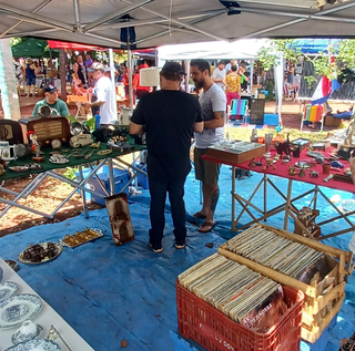 Domingo &eacute; dia de aproveitar feira da Pra&ccedil;a Bol&iacute;via e bloco Forrozeiros