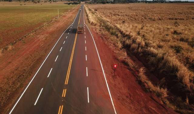 Obra da MS-338 avan&ccedil;a para mais 66 km de asfalto no Vale da Celulose 