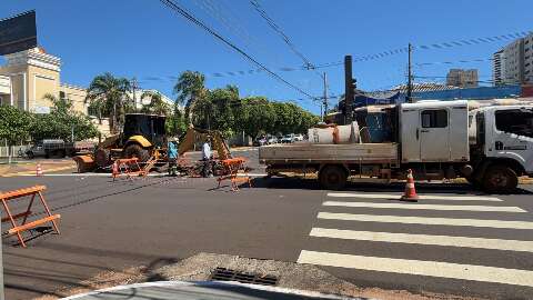 Em 2 dias, novo buraco aparece e trecho da Avenida Mato Grosso &eacute; interditado