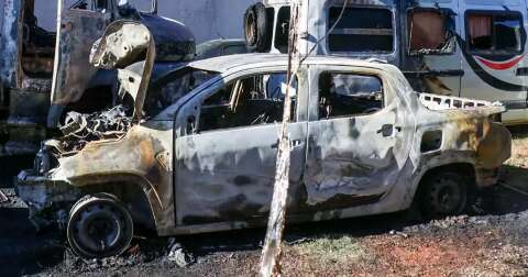 Carro que invadiu casas &eacute; o mesmo que causou inc&ecirc;ndio em garagem