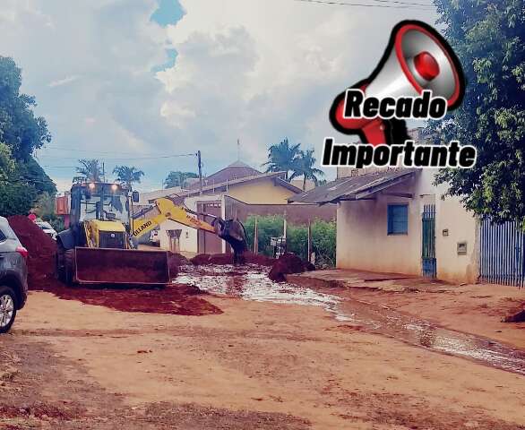 Rua intransit&aacute;vel por obras ou barro gera alerta di&aacute;rio em grupo de escola