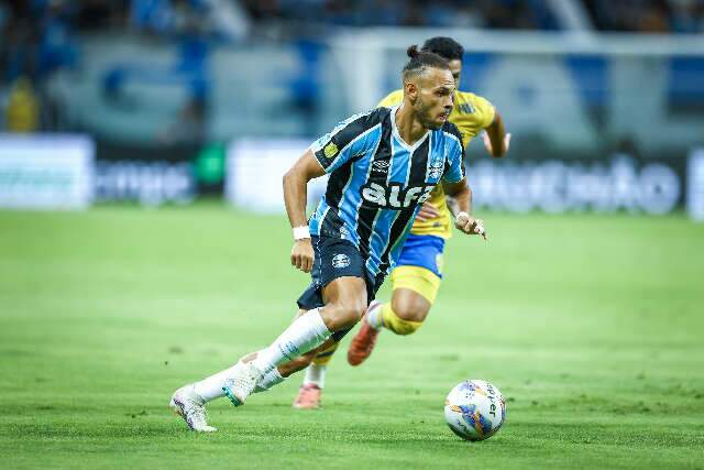 Gr&ecirc;mio domina Pelotas em noite chuvosa no Campeonato Ga&uacute;cho