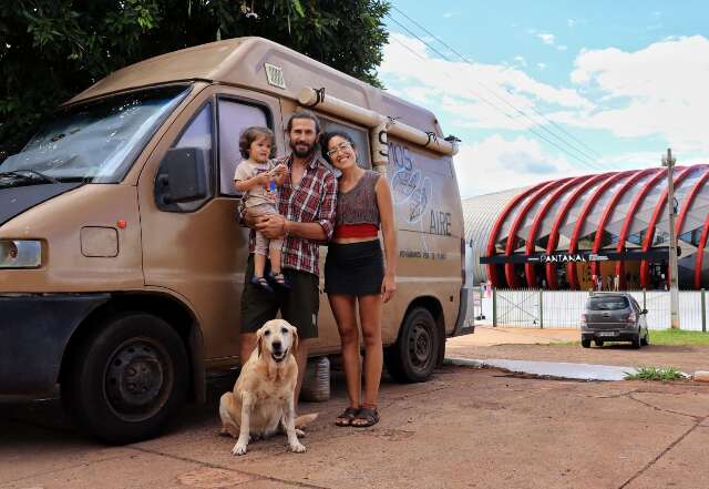 No aperto de casa sobre rodas, fam&iacute;lia vive aventura rumo ao M&eacute;xico