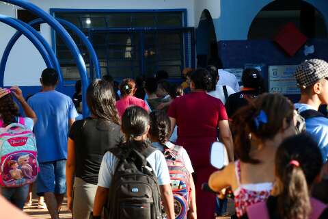 Escolas municipais aguardam resolu&ccedil;&atilde;o para organizar proibi&ccedil;&atilde;o do celular 