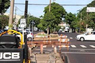 Cratera &eacute; fechada na Avenida Mato Grosso, mas ainda precisa de asfalto