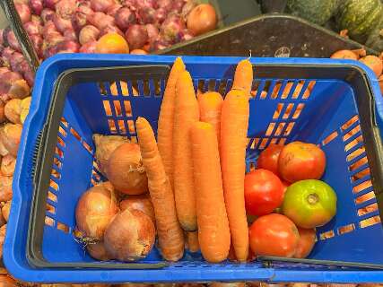 Nem salada salva consumidor: tomate sobe 12,41% e Ceasa prev&ecirc; mais reajuste