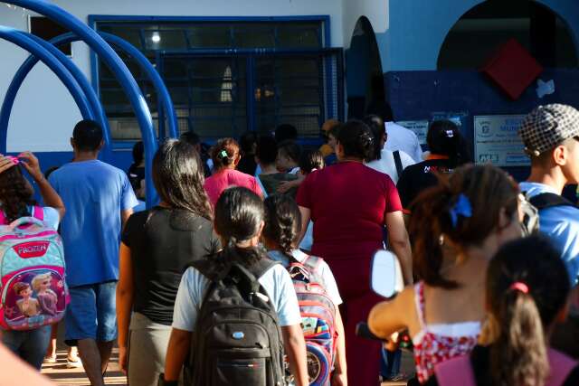 Escolas municipais aguardam resolu&ccedil;&atilde;o para organizar proibi&ccedil;&atilde;o do celular 