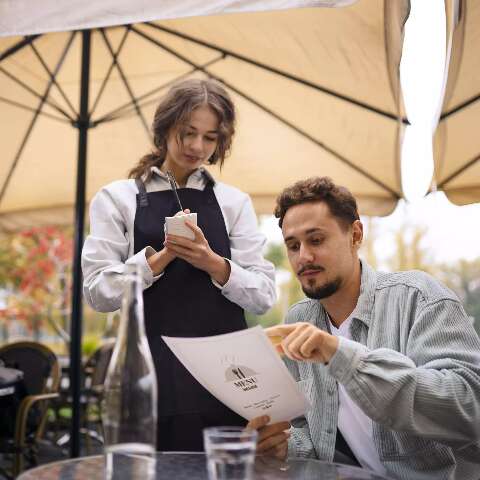 Como agir de maneira elegante no restaurante