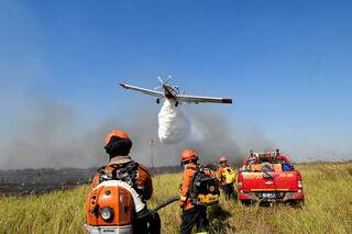 Governo refor&ccedil;a combate a&eacute;reo ao fogo construindo pistas no Pantanal