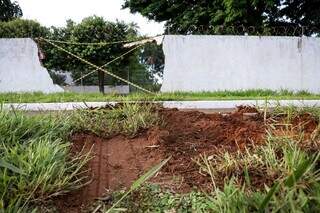 Muro da For&ccedil;a A&eacute;rea &eacute; destru&iacute;do em acidente na Duque de Caxias