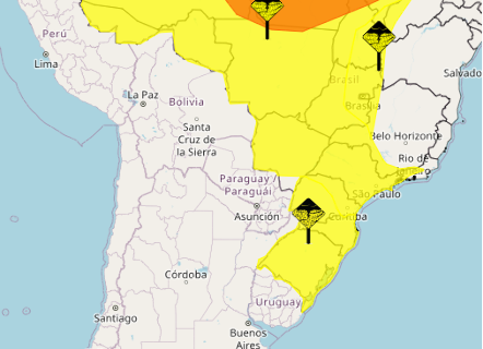 Meteorologia alerta para chuvas intensas com alagamentos e raios 