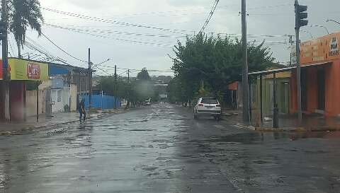 Bairros da Capital registram chuva neste in&iacute;cio de tarde confirmando previs&atilde;o 