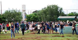 Cortejo de amigos e chuva de p&eacute;talas d&atilde;o adeus &agrave; Danielle, morta durante corrida