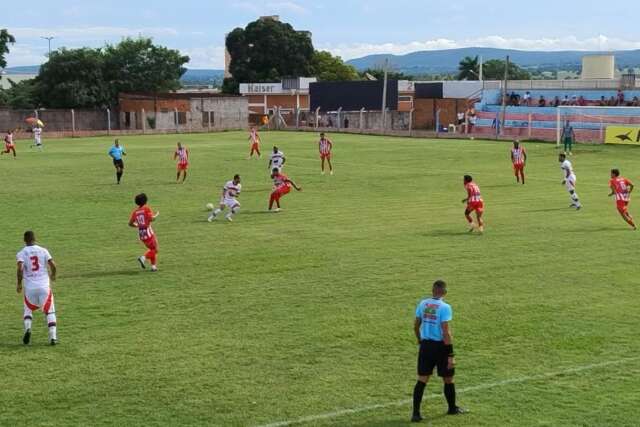 Coxim bate &Aacute;guia Negra por 2 a 1 e conquista primeira vit&oacute;ria no estadual