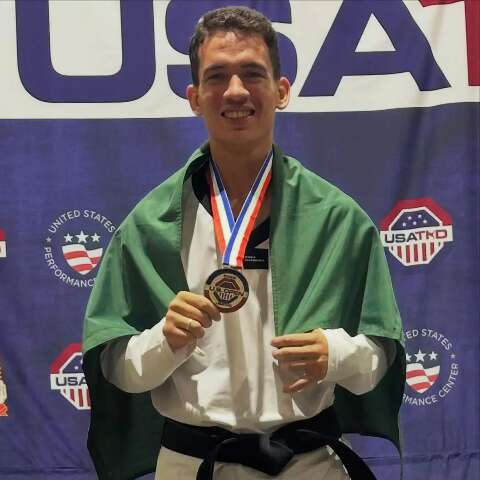 Luiz Felipe Aquino conquista prata no US Open de Taekwondo 2025