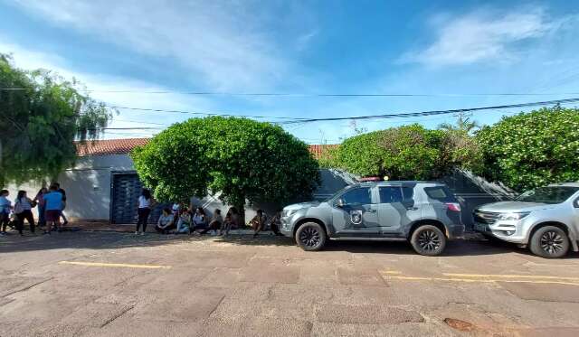 &quot;Ningu&eacute;m entra&quot;: Choque aguarda chegada do Gaeco para devassa em empresa