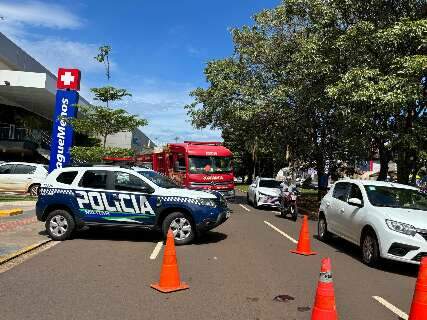 Idosa &eacute; atropelada por caminhonete na cal&ccedil;ada e acidente &quot;fecha&quot; Mato Grosso