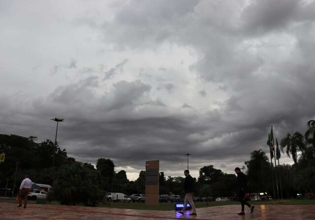 C&eacute;u escurece e temperatura cai 7&ordm;C em apenas quatro horas